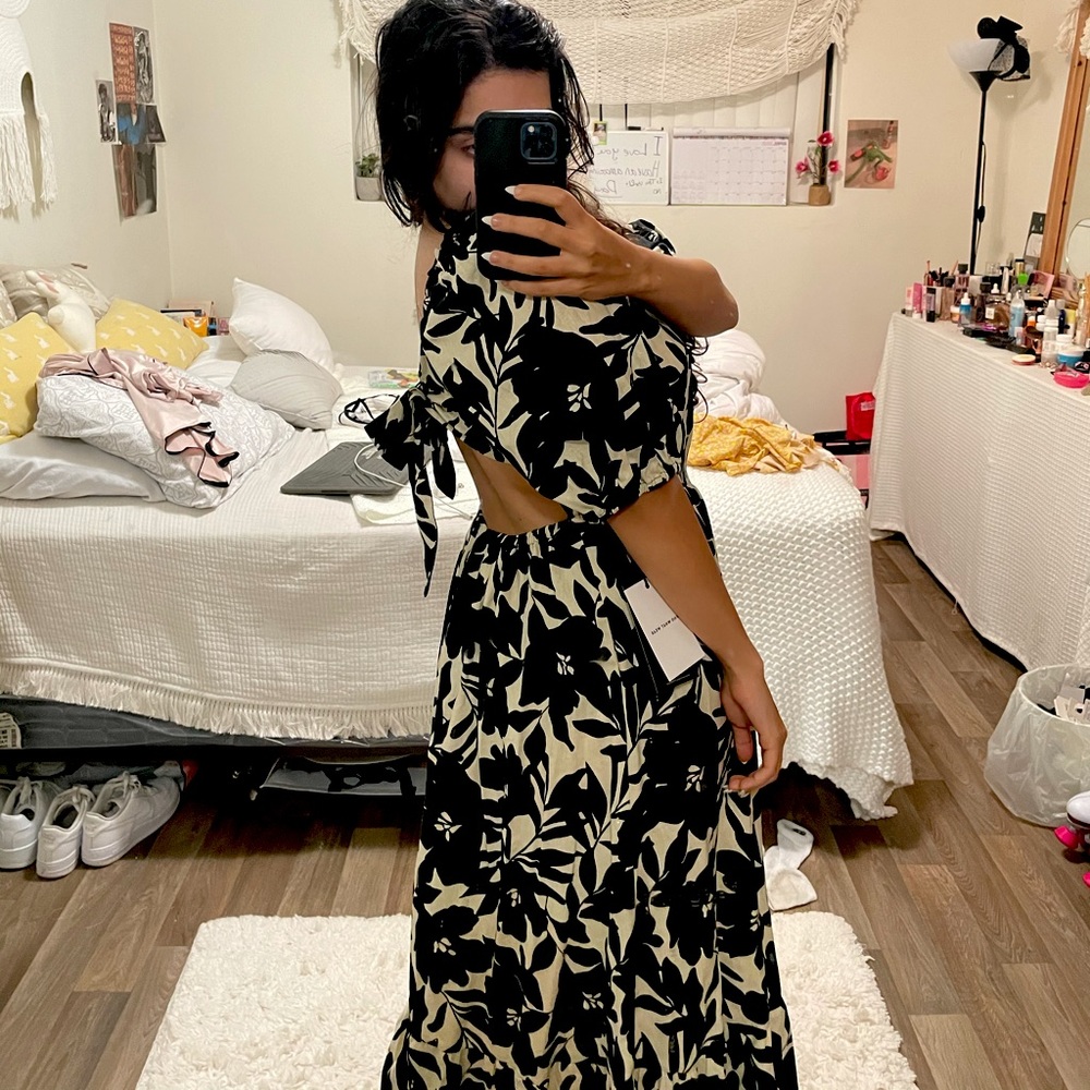 Backless dress 🤍